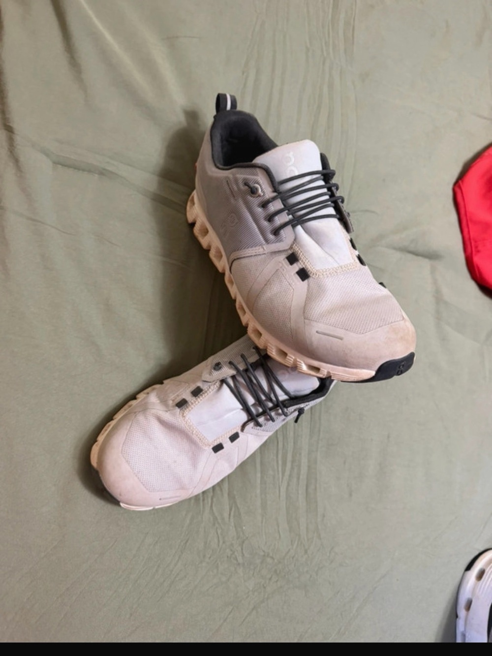 On Running women’s waterproof Athletic Shoes in Light Gray and Cream